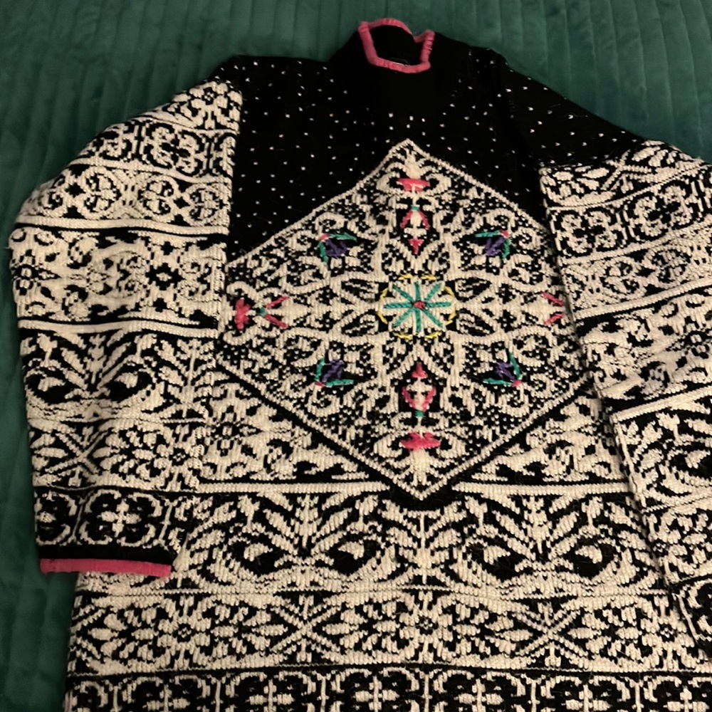 Beautiful Kitty Hawk ski sweater